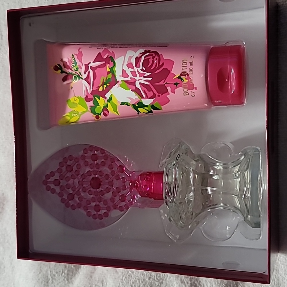 New Betsy Johnson 2 Piece Parfum